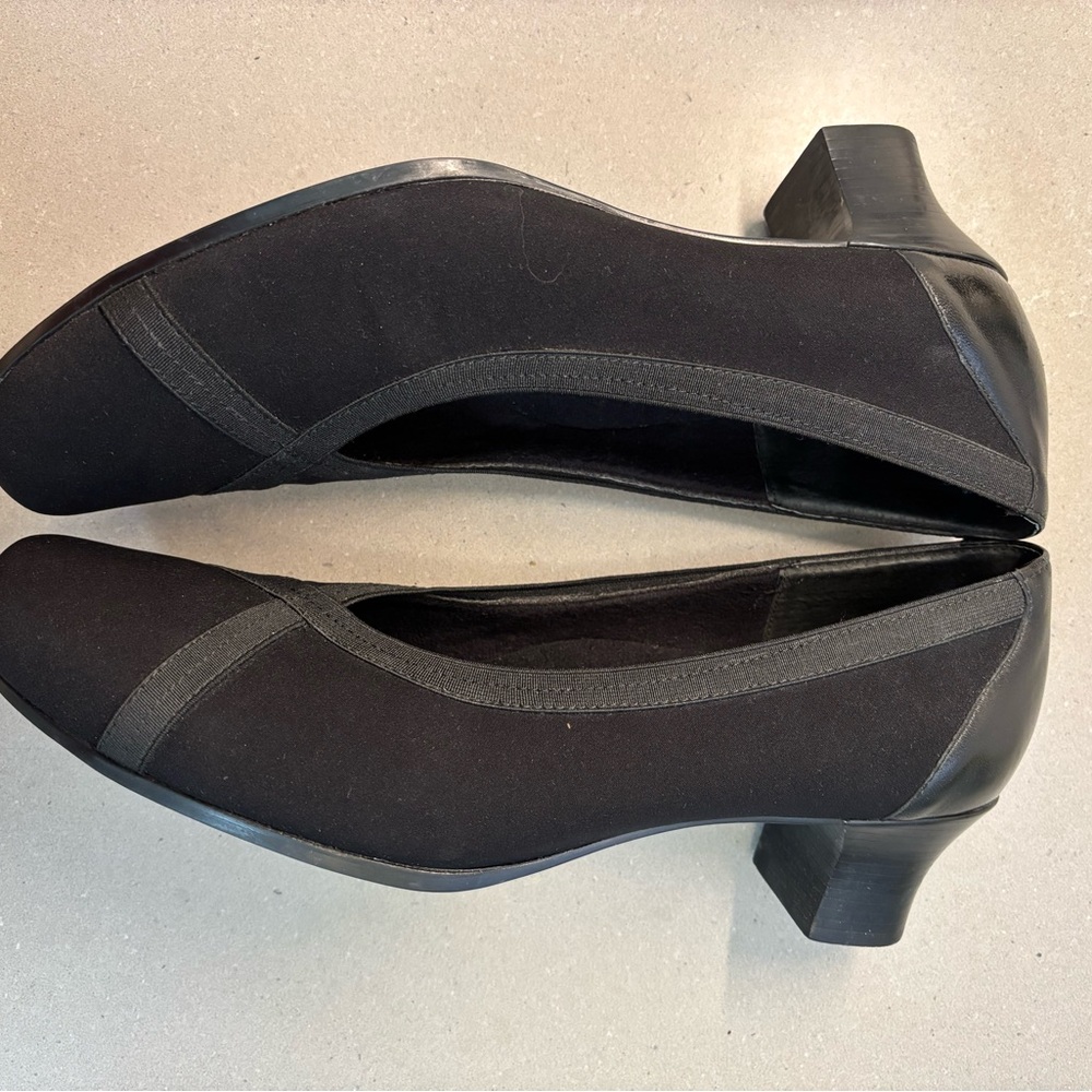 MUNRO American Low Heel Pumps in Black with Criss Cross Elastic Slip On Size 10 - Picture 14 of 14